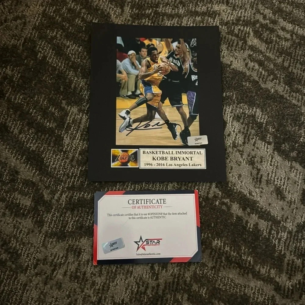 Kobe Bryant Los Angeles Lakers signed photo